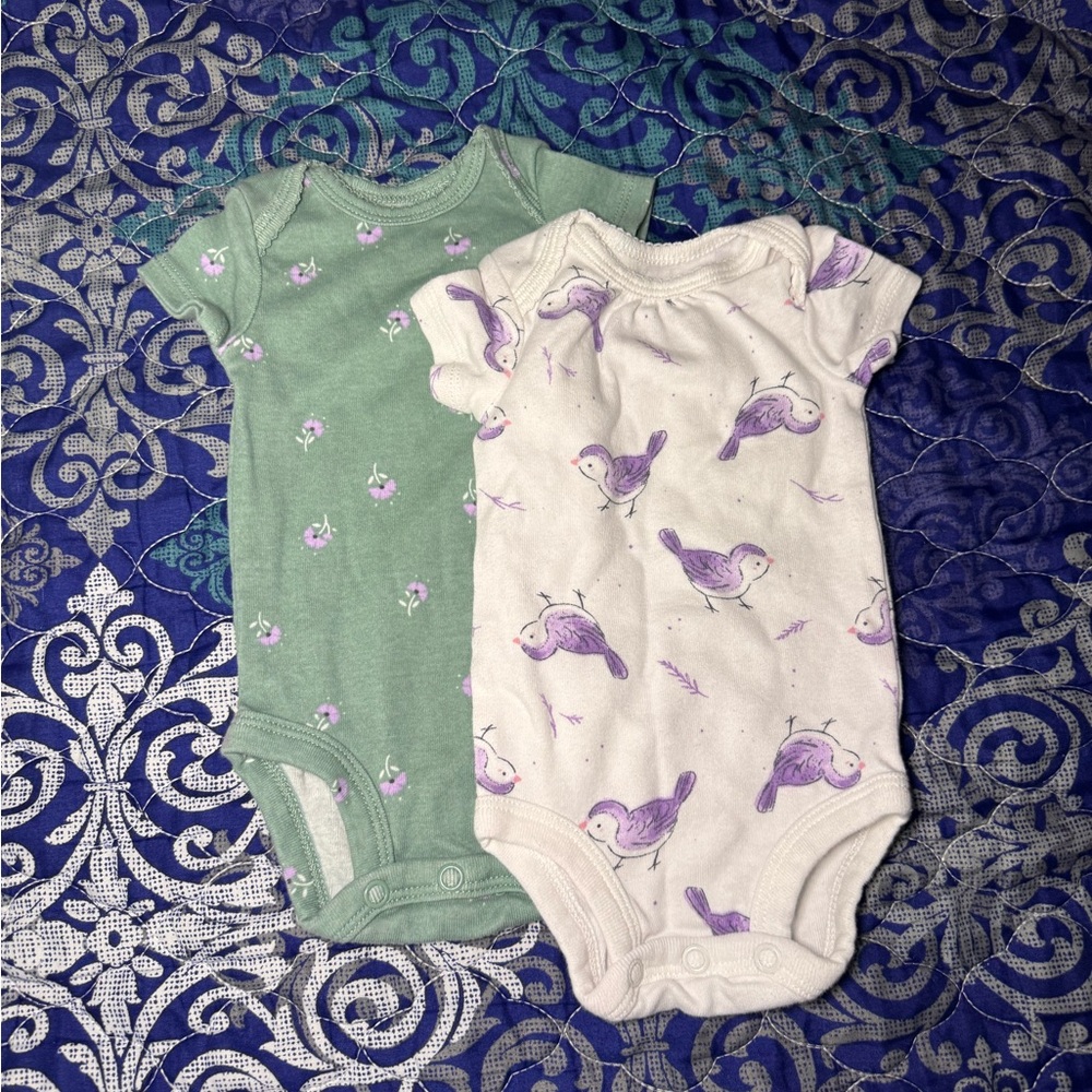 Adorable Newborn Onesie Set - Green and Cream • Carter’s • Newborn (0 months)